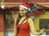 Sonakshi turns Santa on Bigg Boss 10