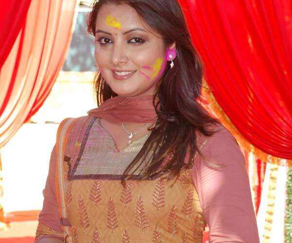 Nidhi Uttam Photos