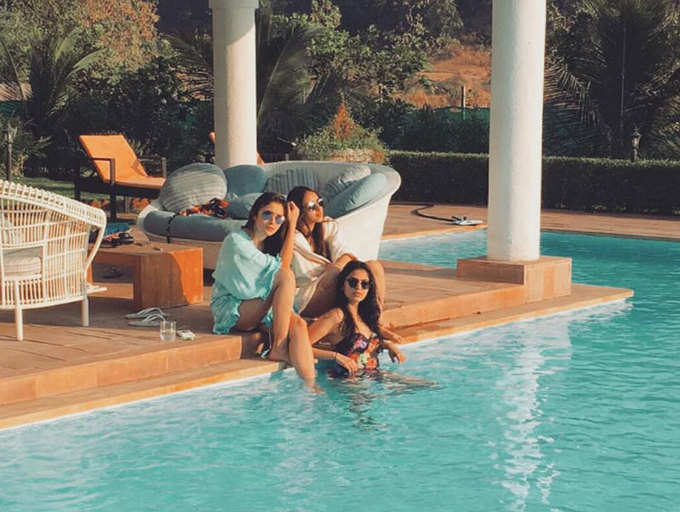 Pic: Alia Bhatt lazes by the pool with her girl gang