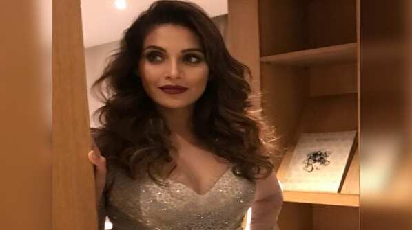 Bipasha goes bold with berry