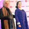 Shah Rukh Khan serenades Shabana Azmi