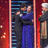 Shah Rukh Khan woos Shabana Azmi with his charm