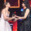 Alia Bhatt receives the Filmfare Best Actress Award from Sridevi