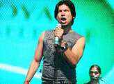 Shaan performs