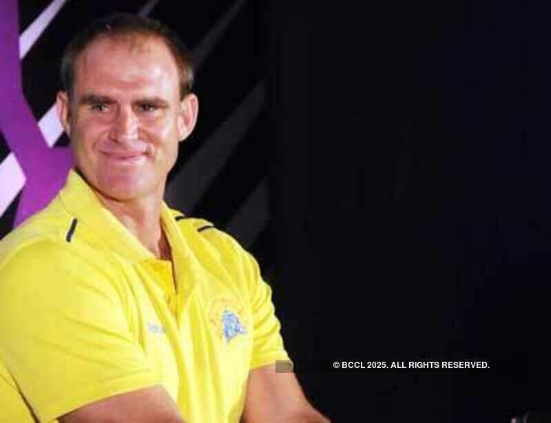 Launch: 'Mangoose Bat'