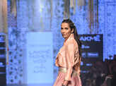 Lakme Fashion Week '17: Day 4 - Tarun Tahiliani