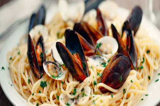 Spaghetti with Clams and Crisp Bread Crumbs