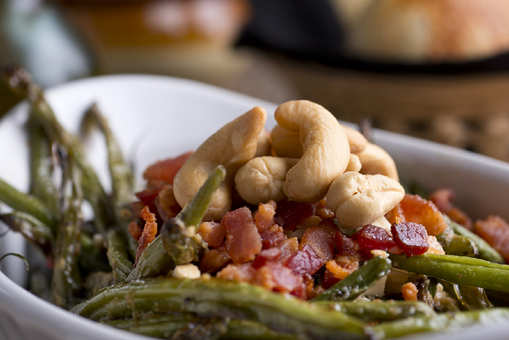 Green bean curry with peas and cashews