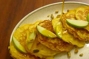 How to make Golden Saffron Apple Pancake