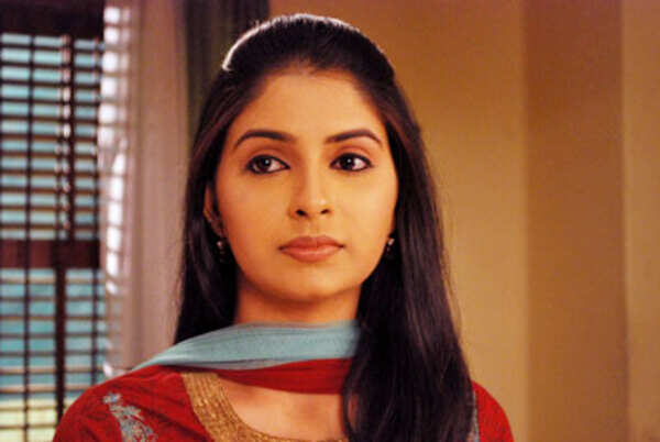 Avantika Hundal Photos