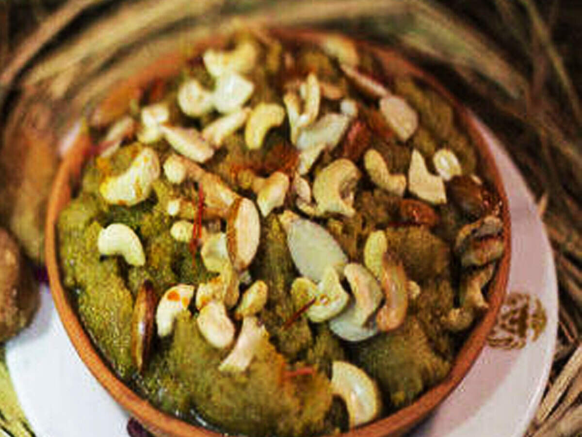 Gur ka Halwa Recipe: How to make Gur ka Halwa Recipe for Lohri at Home | Homemade Gur ka Halwa Recipe - Times Food
