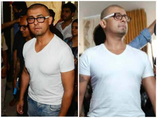 Sonu Nigam shaves his head in response to azaan controversy Sonu Nigam shaves his head in response to azaan controversy