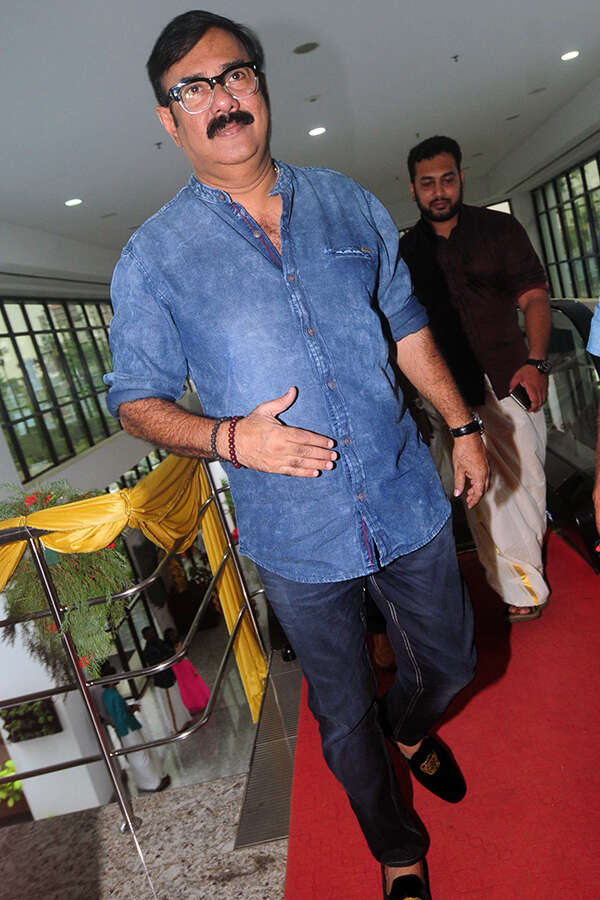 Maniyanpilla Raju Images