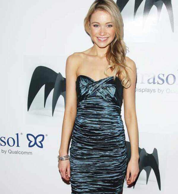 Katrina Bowden Photos