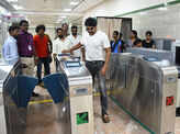 Actor Arya travels in Chennai Metro