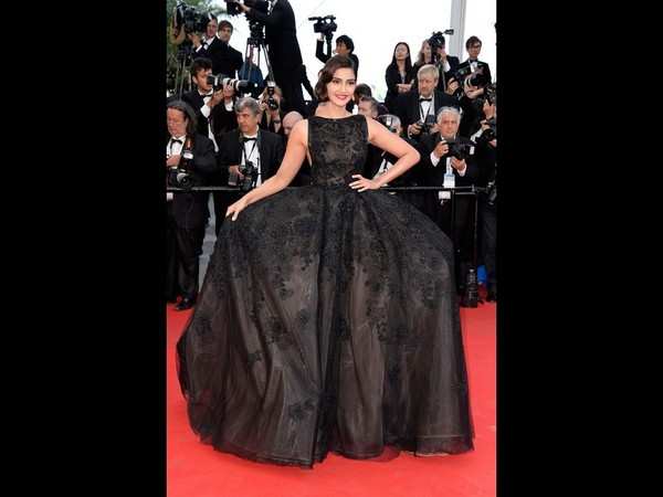 Sonam Kapoor Champagne Prom Dress Marie Claire Fashion Awards 2011 -  TheCelebrityDresses