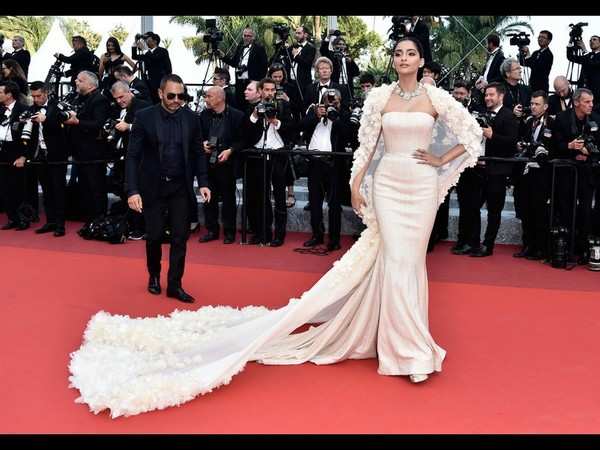 Sonam Kapoor Champagne Prom Dress Marie Claire Fashion Awards 2011 -  TheCelebrityDresses