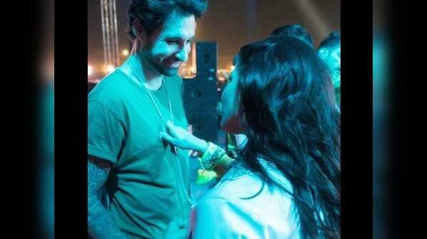 Sunny Leone and Daniel Weber share an adorable moment backstage