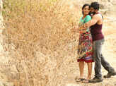 Rajavin Paarvai Raniyin Pakkam