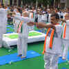 Delhi: LG Anil Baijal, CM Arvind Kejriwal and Union Minister Venkaiah Naidu perform yoga