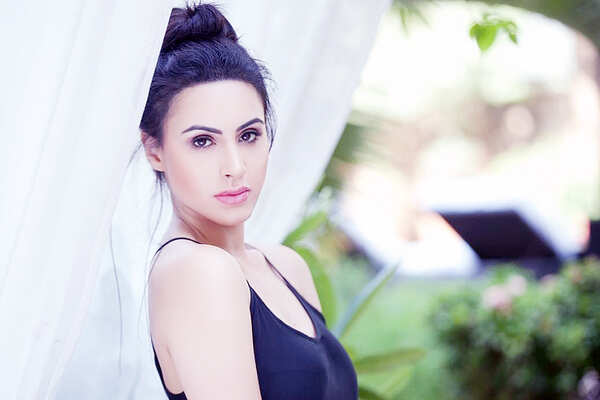 Deana Uppal Photos