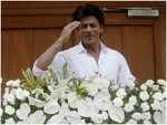 A peek into Shah Rukh Khan’s Eid celebrations with media