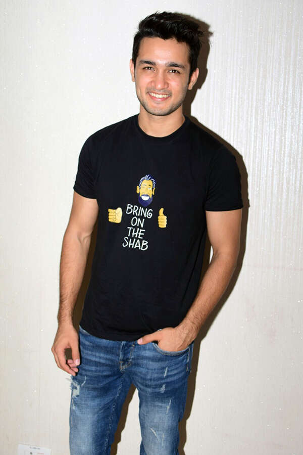 Ashish Bisht Photos