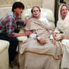Dilip Kumar's "mooh-bola beta" Shah Rukh Khan pays him a visit