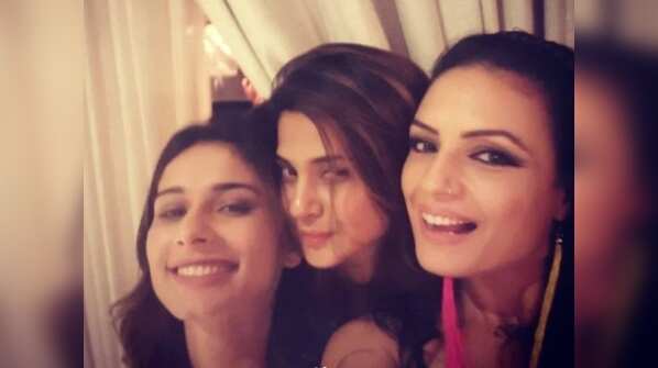 When onscreen enemies Jennifer Winget, Aneri Vajani and Kushal Tandon partied together with Beyhad's cast