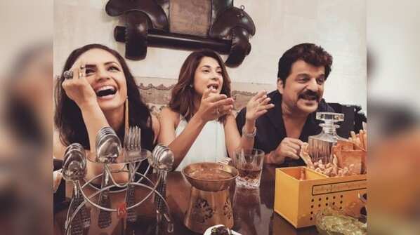 When onscreen enemies Jennifer Winget, Aneri Vajani and Kushal Tandon partied together with Beyhad's cast