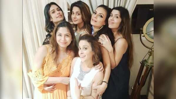 When onscreen enemies Jennifer Winget, Aneri Vajani and Kushal Tandon partied together with Beyhad's cast