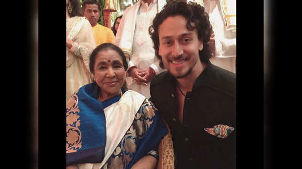 Pic: Tiger Shroff and Asha Bhosle are all smiles