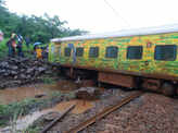 Mumbai-bound Duronto Express derails