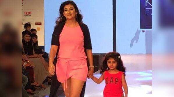 TV's Kumkum aka Juhi Parmar looks stunning after shedding extra kilos; see pics