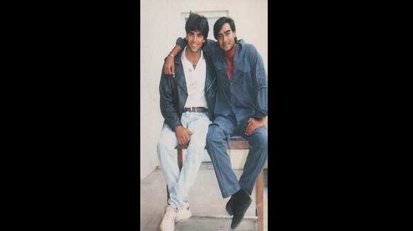 Unseen picture of Akshay Kumar with Ajay Devgn