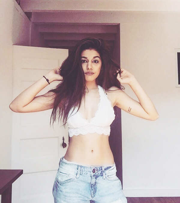 Aalia Furniturewalla