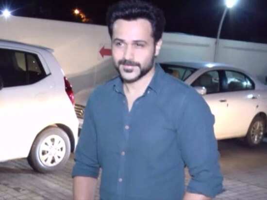 Emraan Hashmi visits a theatre to watch people’s reaction on ‘Baadshao’ Emraan Hashmi visits a theatre to watch people’s reaction on ‘Baadshao’