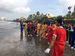 Volunteers during the clean up drive on Juhu Beach