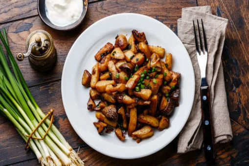 Fried Potatoes in Ginger and Mushroom Sauce