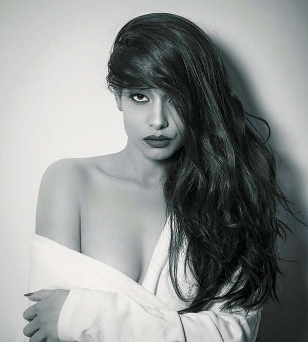 Richa Meena Pictures