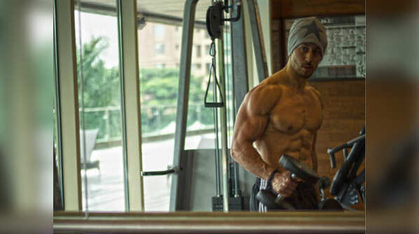 Pic: Tiger Shroff flaunts his hot ripped body as he shows his 'morning rituals' on the sets for 'Baaghi 2'