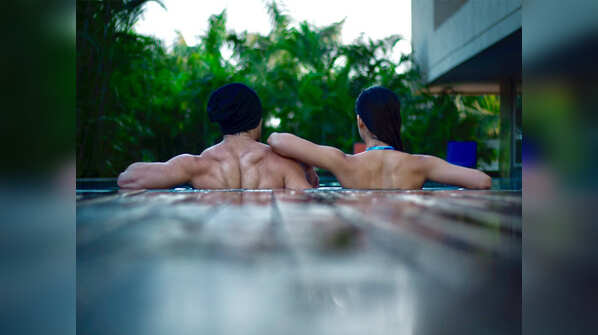 Pic: Tiger Shroff chills with rumoured girlfriend Disha Patani after wrapping up the first schedule of 'Baaghi 2'