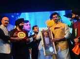 Hrithik celebrates Basanti Chola Diwas