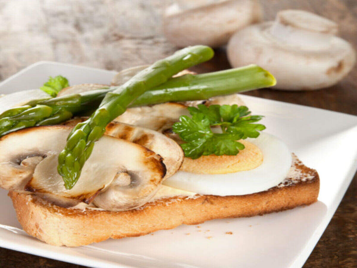 Shiitake and Asparagus Saute With Eggs Recipe
