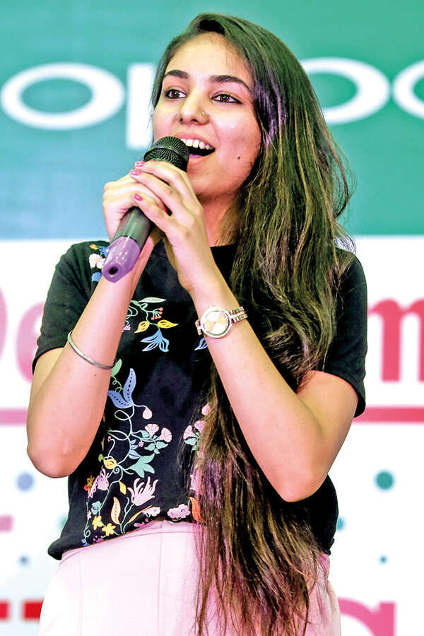Ravneet Kaur Pictures
