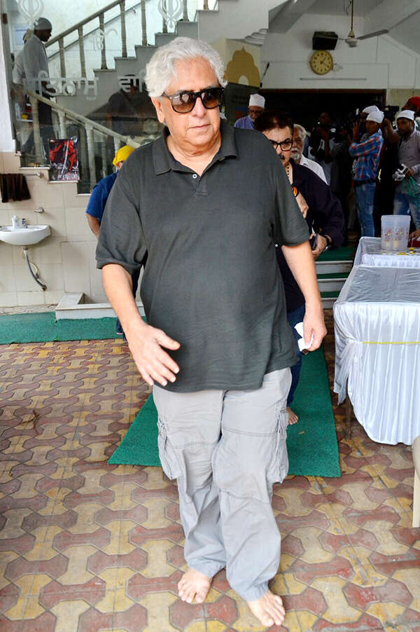 Aziz Mirza Photos