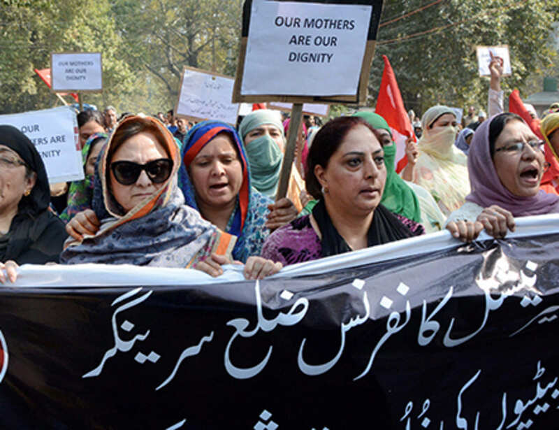Kashmiri women protest against braid chopping