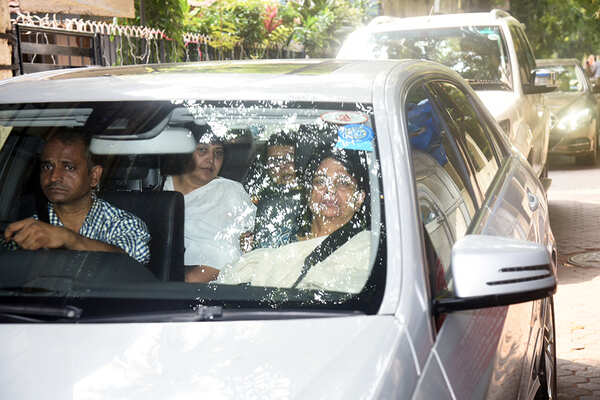 Ram Mukherjee Pictures