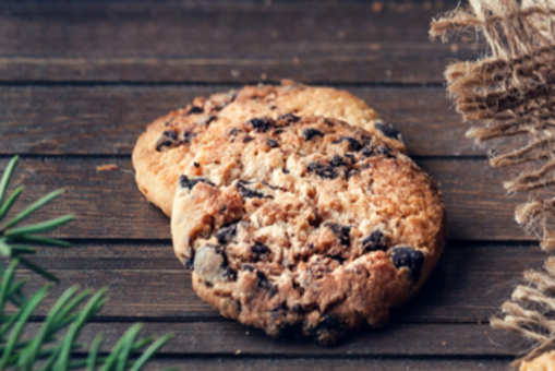 Oats 'N' Chocolate Cookies