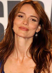 How tall is saffron burrows
